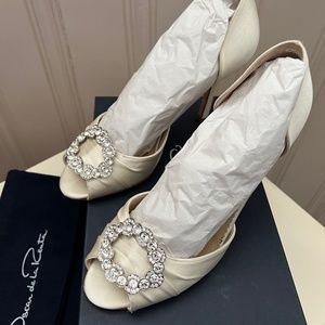 Oscar De La Renta Silk Dorsay Pump